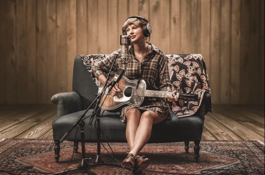 Taylor Swift Wood Guide: The Tonewoods Behind the Folklore and Eras